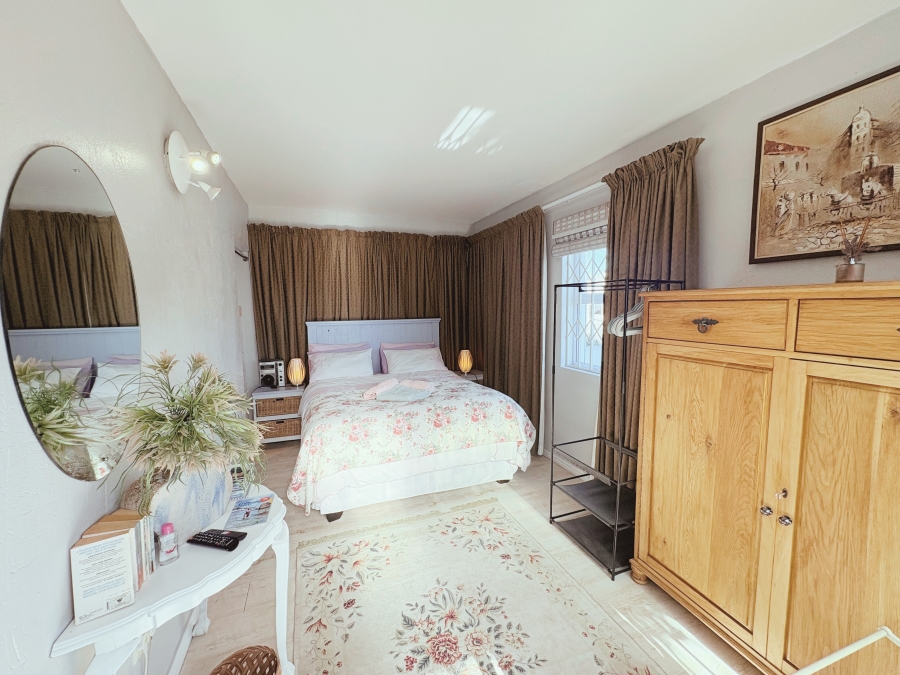 4 Bedroom Property for Sale in Yzerfontein Western Cape